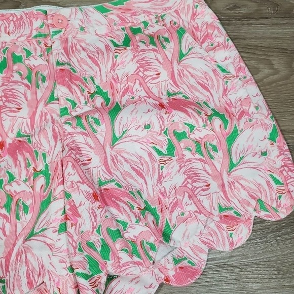 LILY Pulitzer pink, green, & white buttercup flamingo scalloped 5" shorts size 2 - Picture 3 of 8